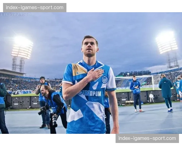 告别巡演？36岁的蒙彼利埃老将萨瓦尼耶在主场获得全场起立致敬