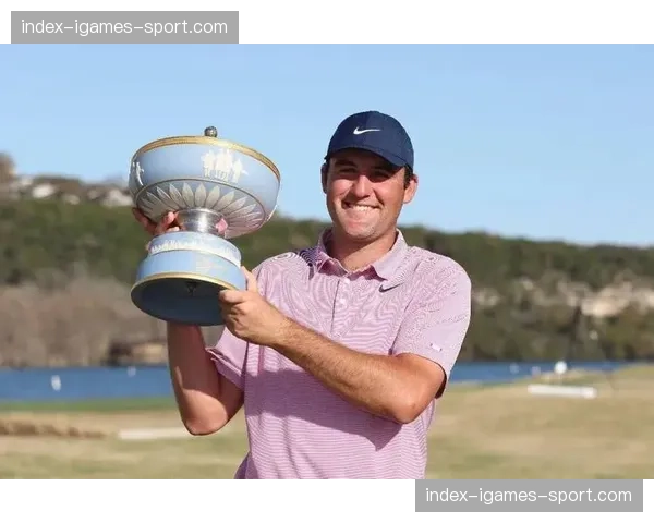 舍夫勒末轮65杆逆转夺冠，赢得个人第三件绿夹克