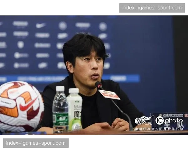 成都蓉城的领跑秘诀：徐正源战术体系与团队凝聚力分析